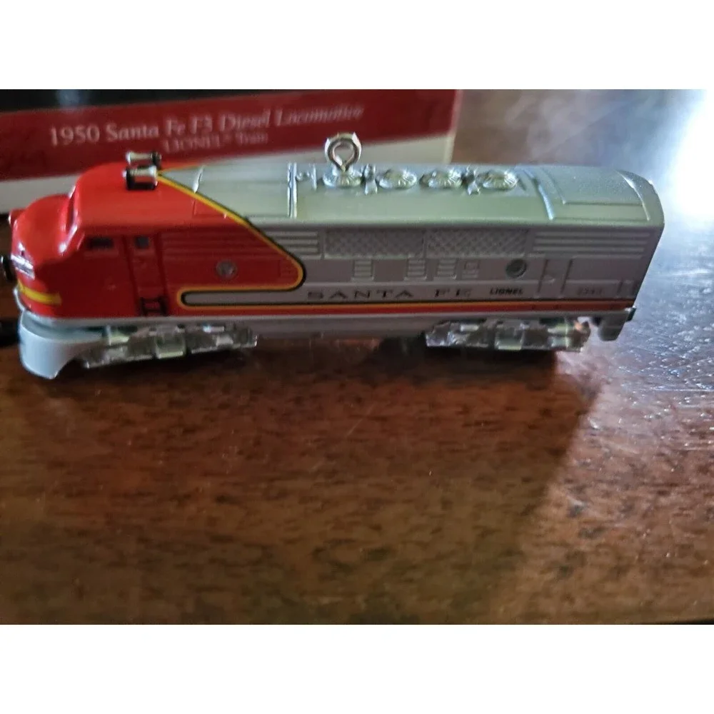 1950 Santa Fe F3 Diesel Locomotive Ornament  Hallmark 1997 Lionel 2nd In Series